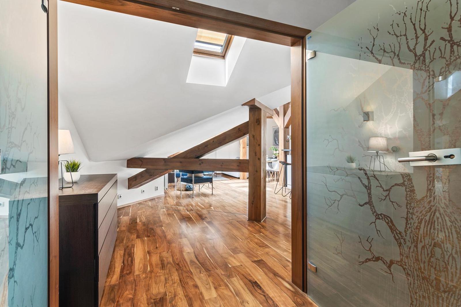 Apartmán Days - Spacious 117m2 Attic Retreat W Ac - Near Old Town Sq