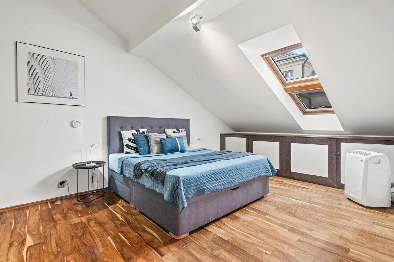 Days - Spacious 117m2 Attic Retreat W Ac - Near Old Town Sq Apartmán Prague
