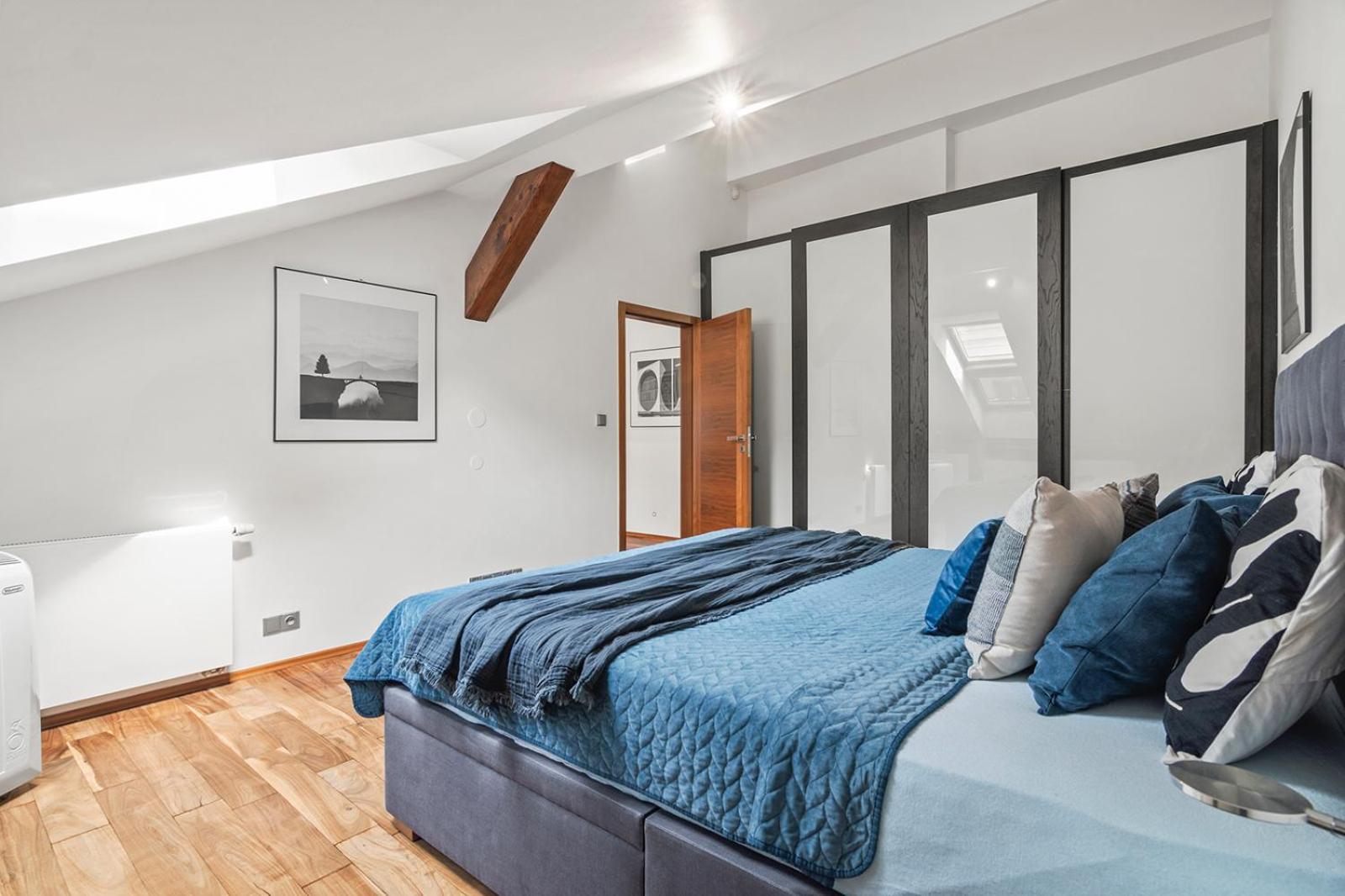 Days - Spacious 117m2 Attic Retreat W Ac - Near Old Town Sq Apartmán